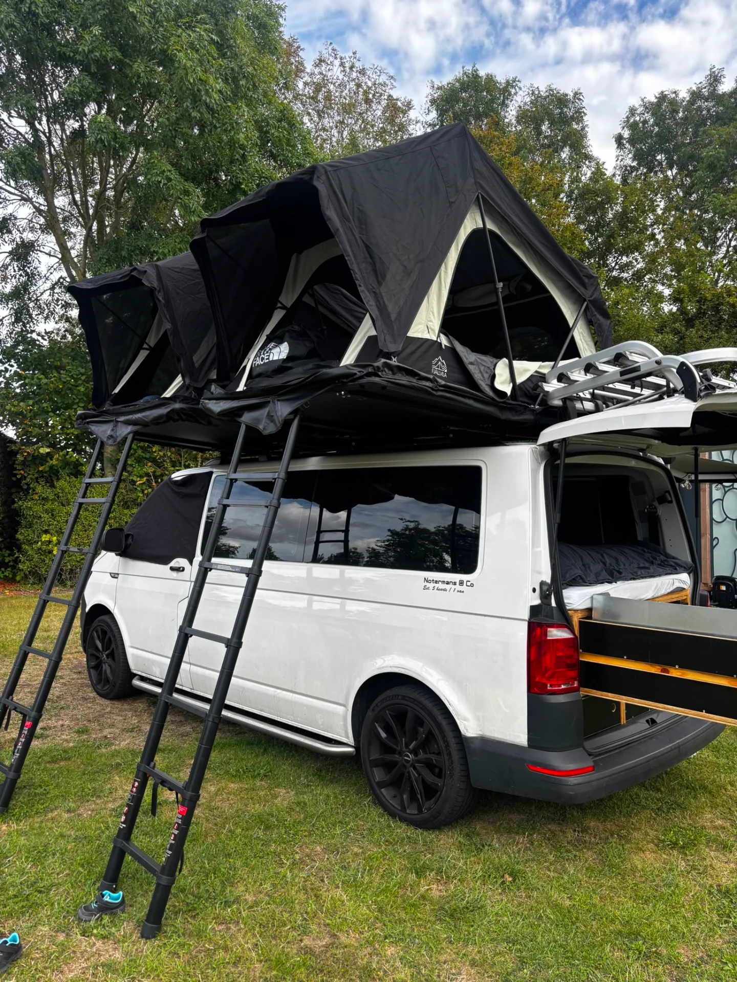 uppresa op volkswagen transporter_optimized softcover daktent op volkswagen twee naast elkaar